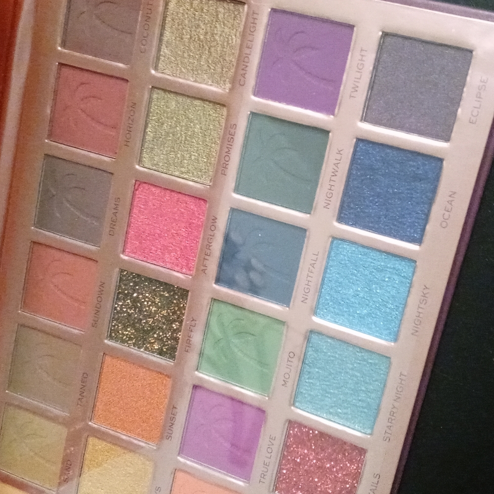 Revolution Tammi X Revolution Tropical Twilight eyeshadow palette - Picture 4 of 6